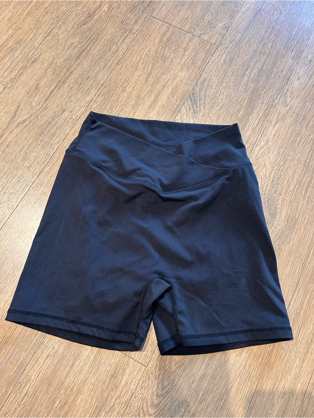 Sunzel V-Front Black biker shorts with butt scrunch #activewear #athletic
